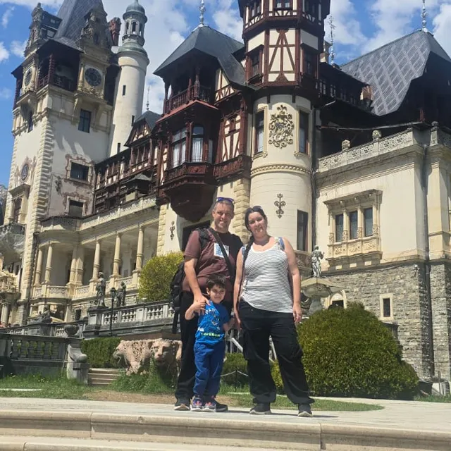 Guests at Peleș Castle in Sinaia on a private day trip from Bucharest — 2