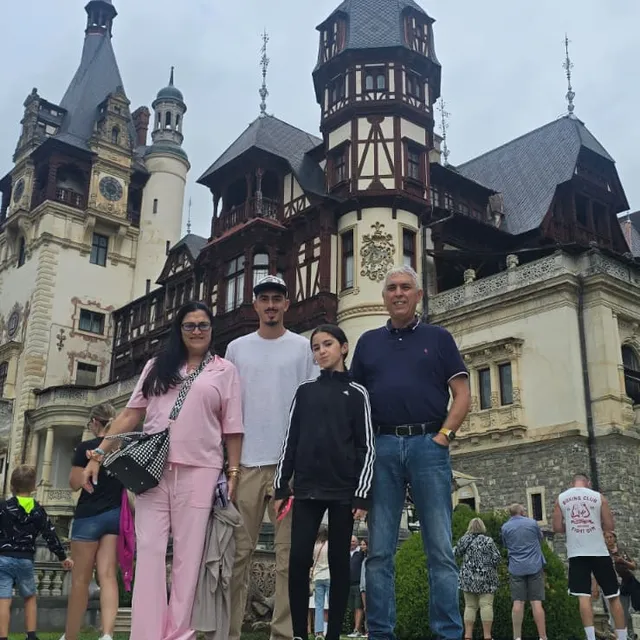 Guests at Peleș Castle in Sinaia on a private day trip from Bucharest — 5